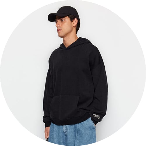 Hoodies & Sweaters